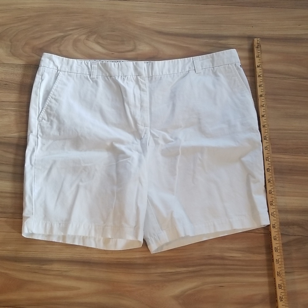 Tommy Hilfiger Shorts Bermuda Length Womens Size 16 White with Logo